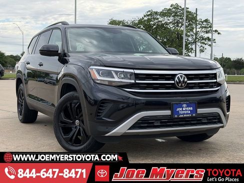 Used 2023 Volkswagen Atlas SE w/ Panoramic Sunroof Package image 2