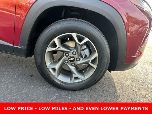 Used 2025 Chevrolet Trax LT image 8
