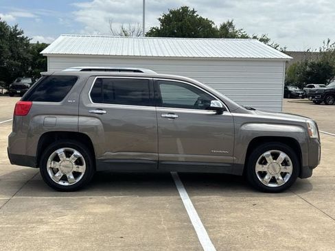 Used 2011 GMC Terrain SLT FWD image 2