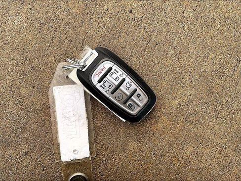 Used 2025 Chrysler Pacifica Select image 36