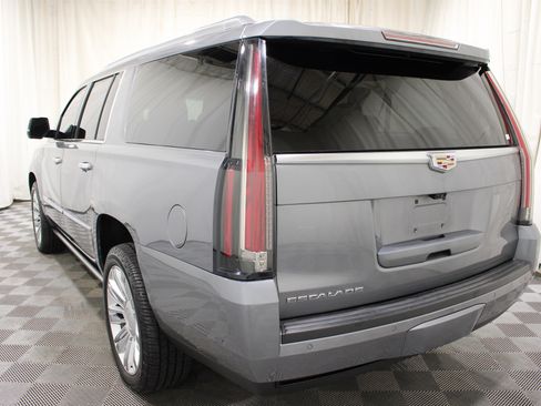Used 2019 Cadillac Escalade ESV Platinum AWD/4WD image 33
