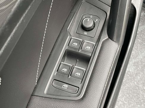 Used 2022 Volkswagen Tiguan SE w/ Panoramic Sunroof Package FWD image 15