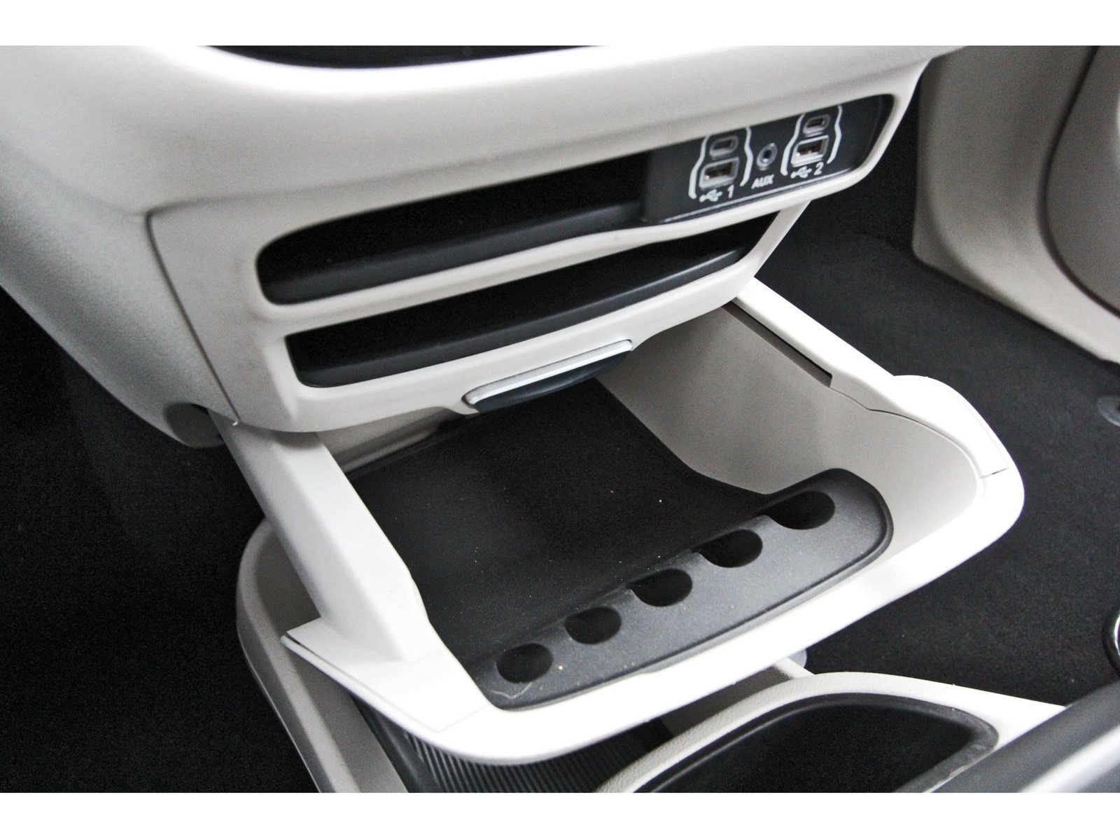 Used 2024 Chrysler Pacifica Touring-L FWD image 28