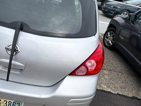 Used 2011 Nissan Versa 1.8 S FWD image 6