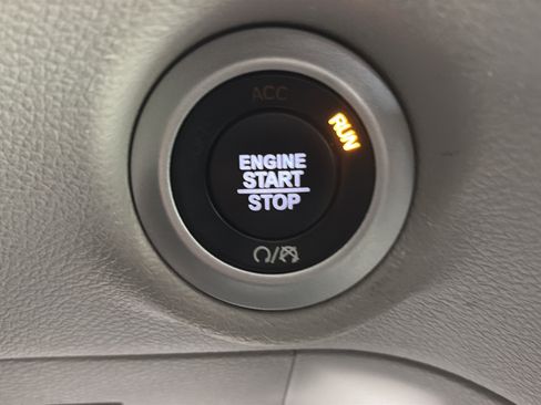 Used 2023 Chrysler Pacifica Touring-L FWD image 32