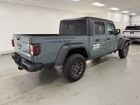 New 2025 Jeep Gladiator Sport image 6