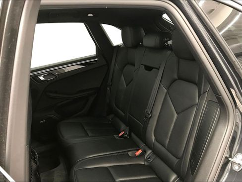 Used 2018 Porsche Macan AWD/4WD image 23