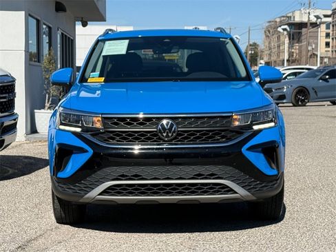 Used 2024 Volkswagen Taos SE image 4