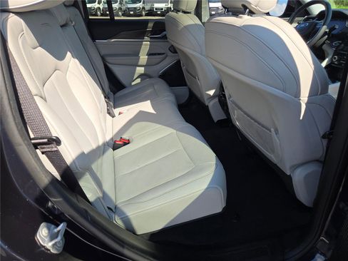 Used 2022 Jeep Grand Cherokee Overland w/ MOPAR Finishing Package image 11