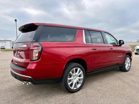 Used 2023 Chevrolet Suburban High Country w/ Premium Package image 3