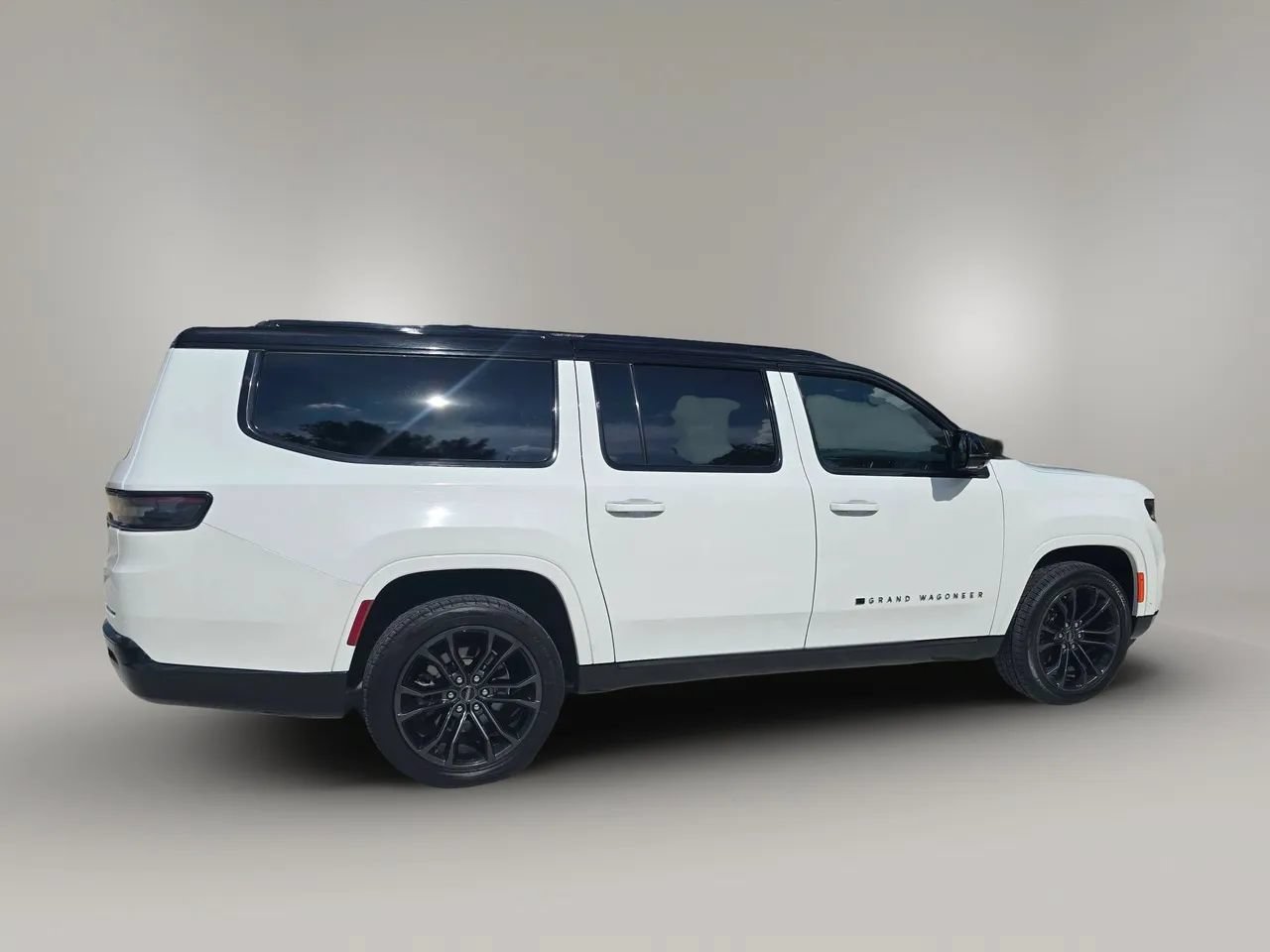 Used 2024 Jeep Grand Wagoneer L Series II w/ Quick Order Packagew 28T AWD/4WD image 9