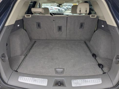 Used 2017 Cadillac XT5 Premium Luxury w/ LPO, Wheel Lock Package image 18