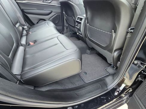 New 2025 Jeep Grand Cherokee Limited w/ Black Appearance Package image 16