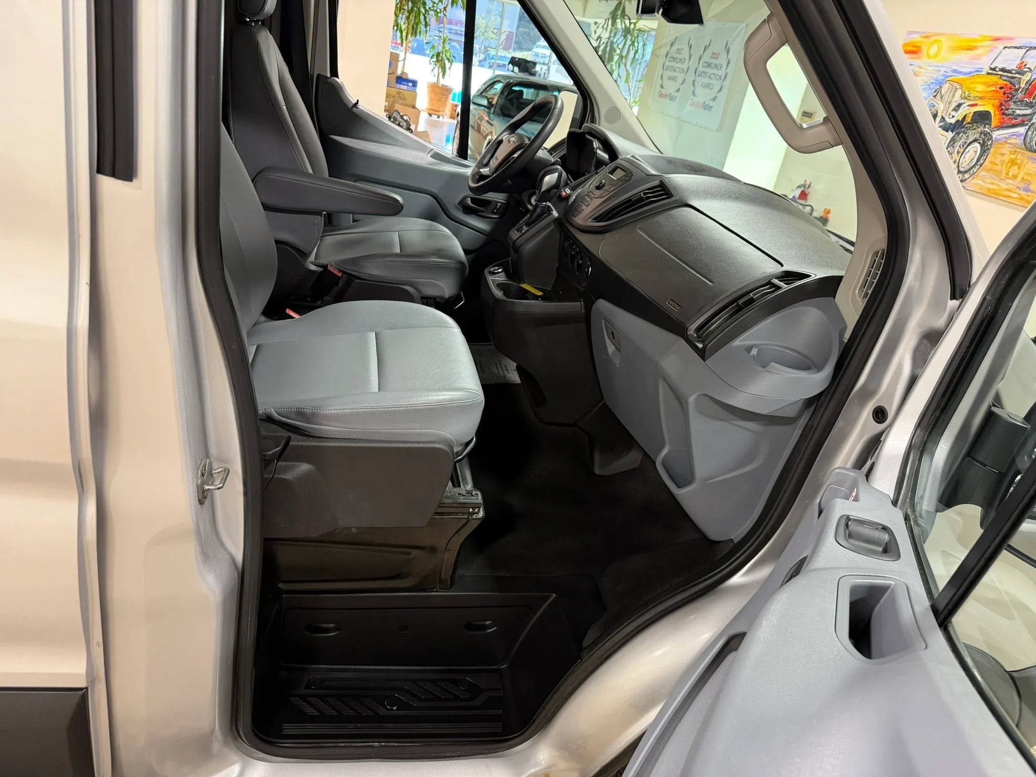 Used 2019 Ford Transit 250 148 Medium Roof RWD image 28