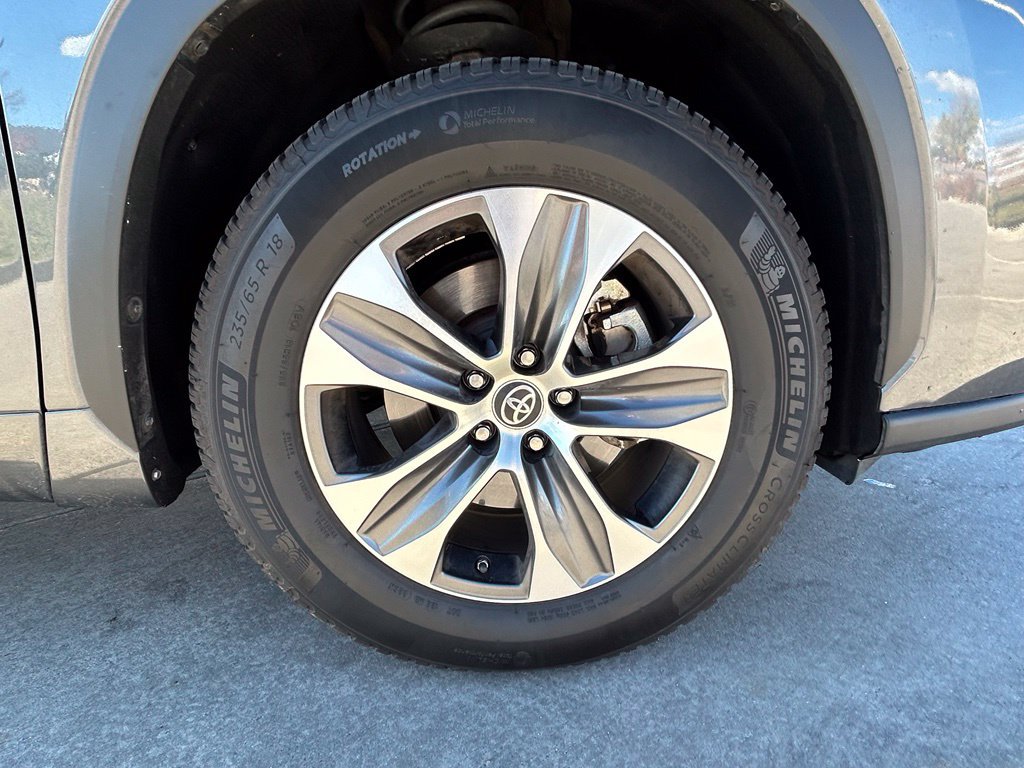 Used 2022 Toyota Highlander XLE FWD image 34