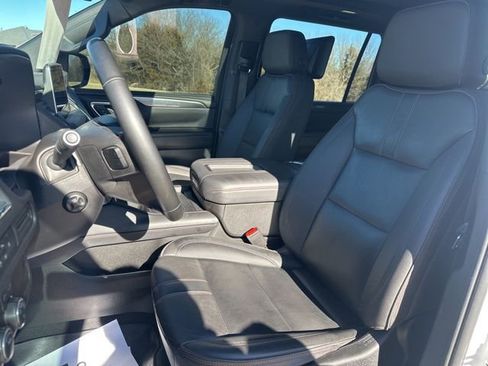 Used 2023 Chevrolet Suburban RST w/ Luxury Package image 17