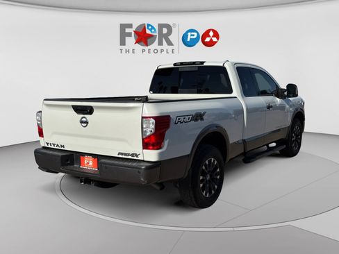 Used 2018 Nissan Titan PRO-4X w/ Pro-4x Convenience Package AWD/4WD image 5