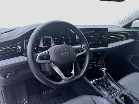 Used 2025 Volkswagen Jetta SEL FWD image 9