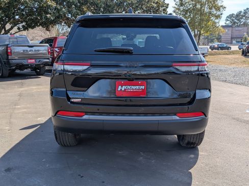 New 2026 Jeep Grand Cherokee Laredo image 5