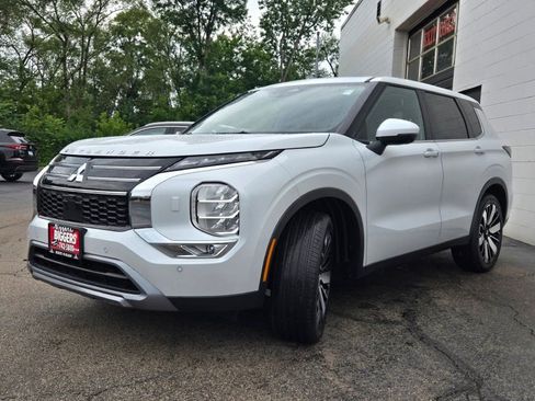 New 2025 Mitsubishi Outlander SE image 35