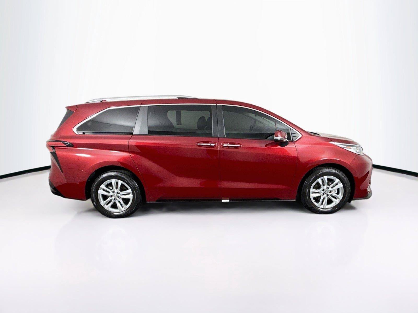 Used 2023 Toyota Sienna Limited FWD image 11