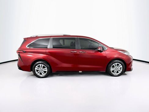 Used 2023 Toyota Sienna Limited FWD image 11