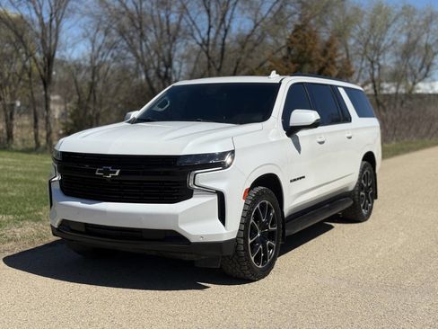 Used 2022 Chevrolet Suburban RST w/ Sport Performance Package image 2