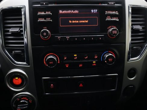 Used 2018 Nissan Titan SV image 19