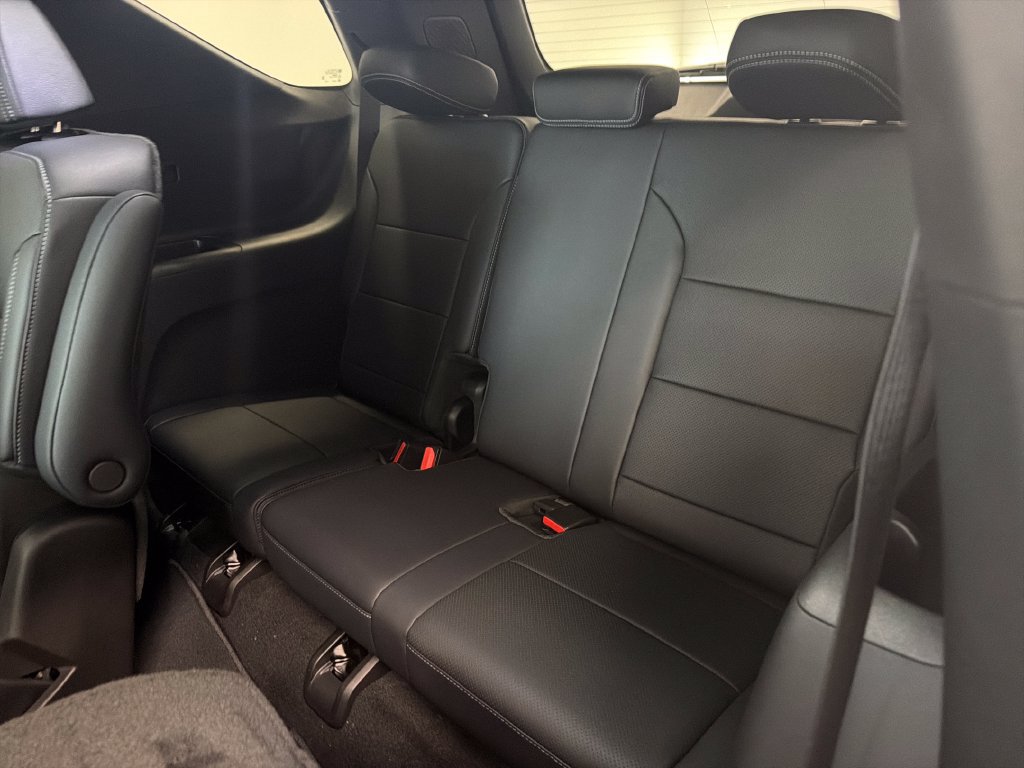 New 2027 Chevrolet Traverse LT FWD image 15