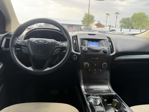 Used 2019 Ford Edge SE image 19