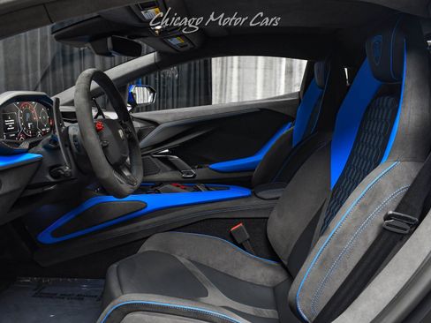 Used 2025 Lamborghini Revuelto image 17