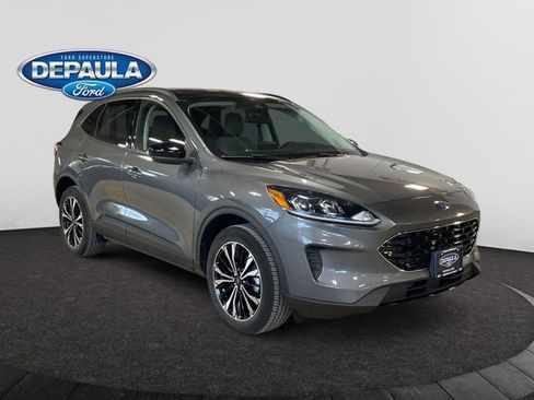 Used 2022 Ford Escape SE w/ SE Sport Appearance Package image 9