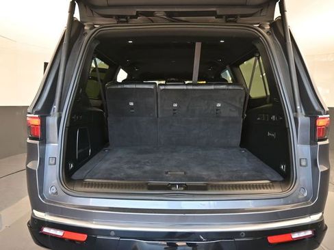 Used 2024 Jeep Wagoneer L Series II image 8