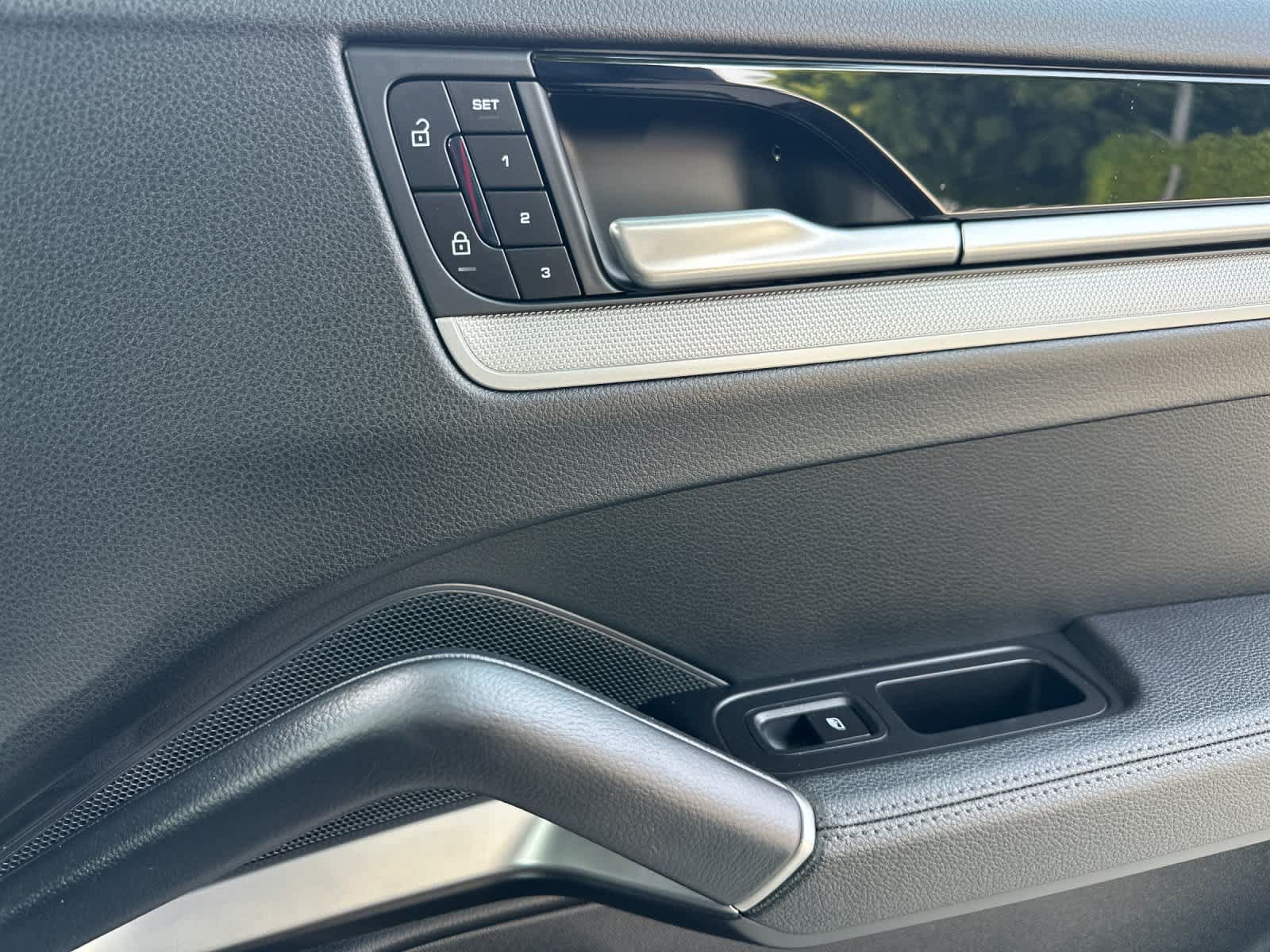Certified 2025 Porsche Cayenne S AWD/4WD image 19