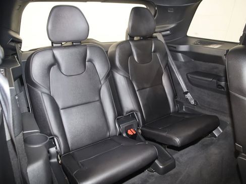 Used 2020 Volvo XC90 T6 Momentum AWD/4WD image 17