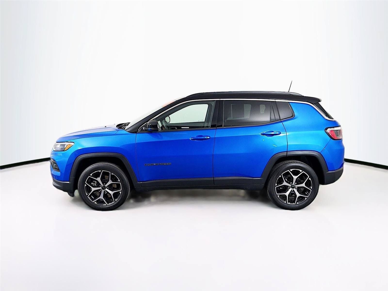 Used 2025 Jeep Compass Limited AWD/4WD image 8