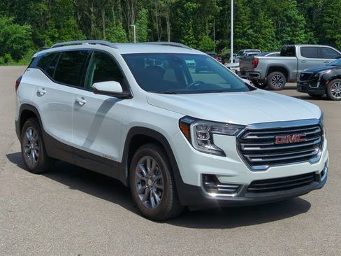 Used 2023 GMC Terrain SLT w/ LPO, Floor Liner Package AWD/4WD image 2