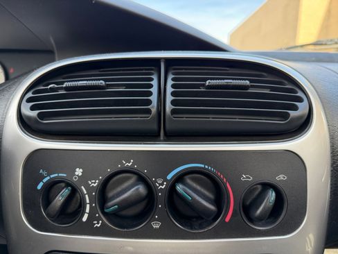 Used 2005 Dodge Neon SXT w/ Sport Appearance Group image 9