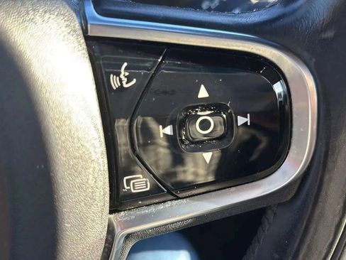 Used 2016 Volvo XC90 T6 Momentum w/ Momentum Plus Package image 39