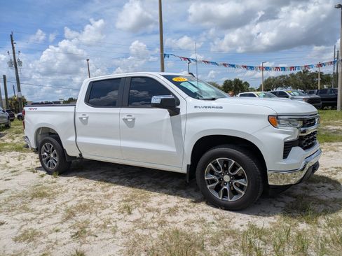 Used 2024 Chevrolet Silverado 1500 LT AWD/4WD image 2