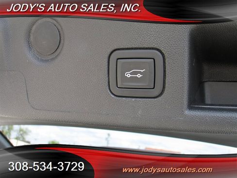 Used 2023 Chevrolet Equinox LT image 32