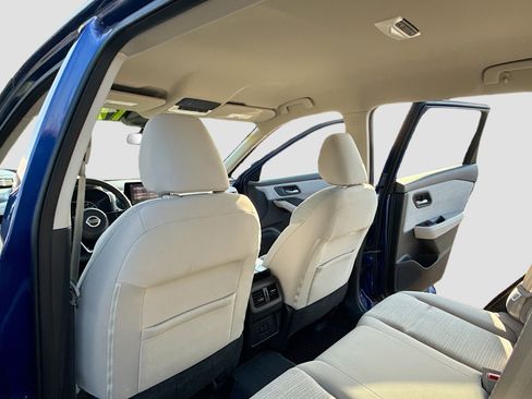 Used 2021 Nissan Rogue SV image 6