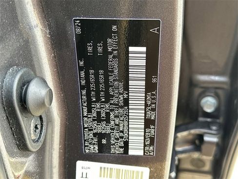 Used 2024 Toyota Highlander XLE image 37