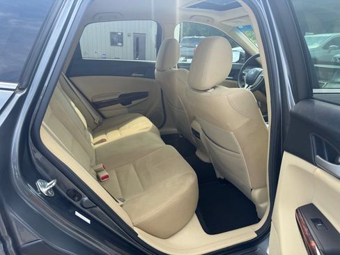 Used 2012 Honda Crosstour EX image 16
