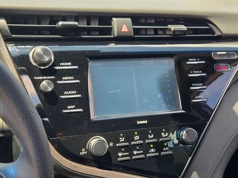 Used 2020 Toyota Camry LE w/ Carpet Mat Package FWD image 31