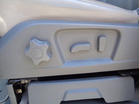 Used 2019 Nissan NV 3500 SL image 25