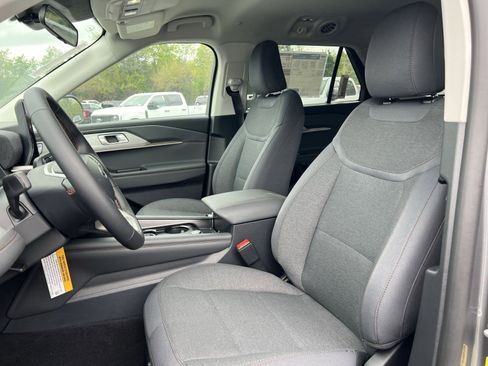 New 2026 Ford Explorer Active AWD/4WD image 13