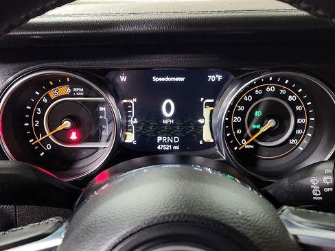 Used 2020 Jeep Wrangler Unlimited Sahara image 34