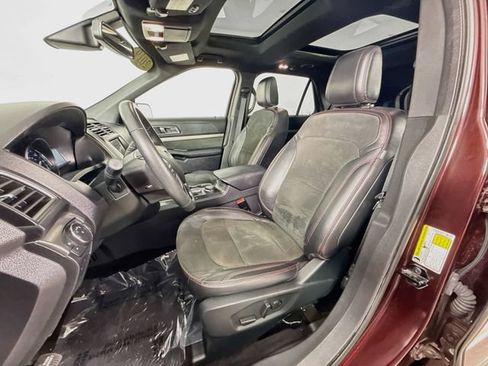 Used 2019 Ford Explorer XLT w/ Equipment Group 202A AWD/4WD image 21