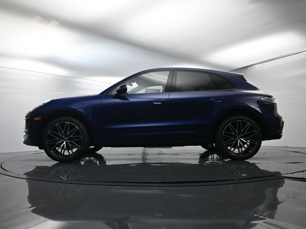 Certified 2025 Porsche Macan AWD/4WD image 47